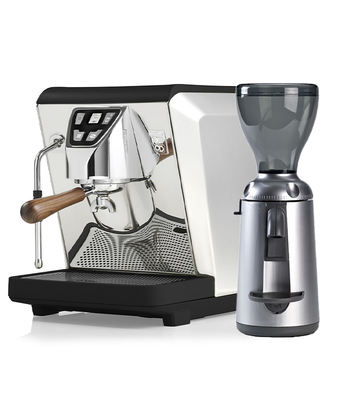 Nuova Simonelli Oscar Mood with tank Black & Nuova Simonelli Grinta Chrome AMMT